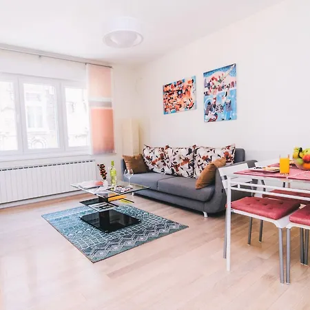 Modern Near Cathedral - Location سراييفو